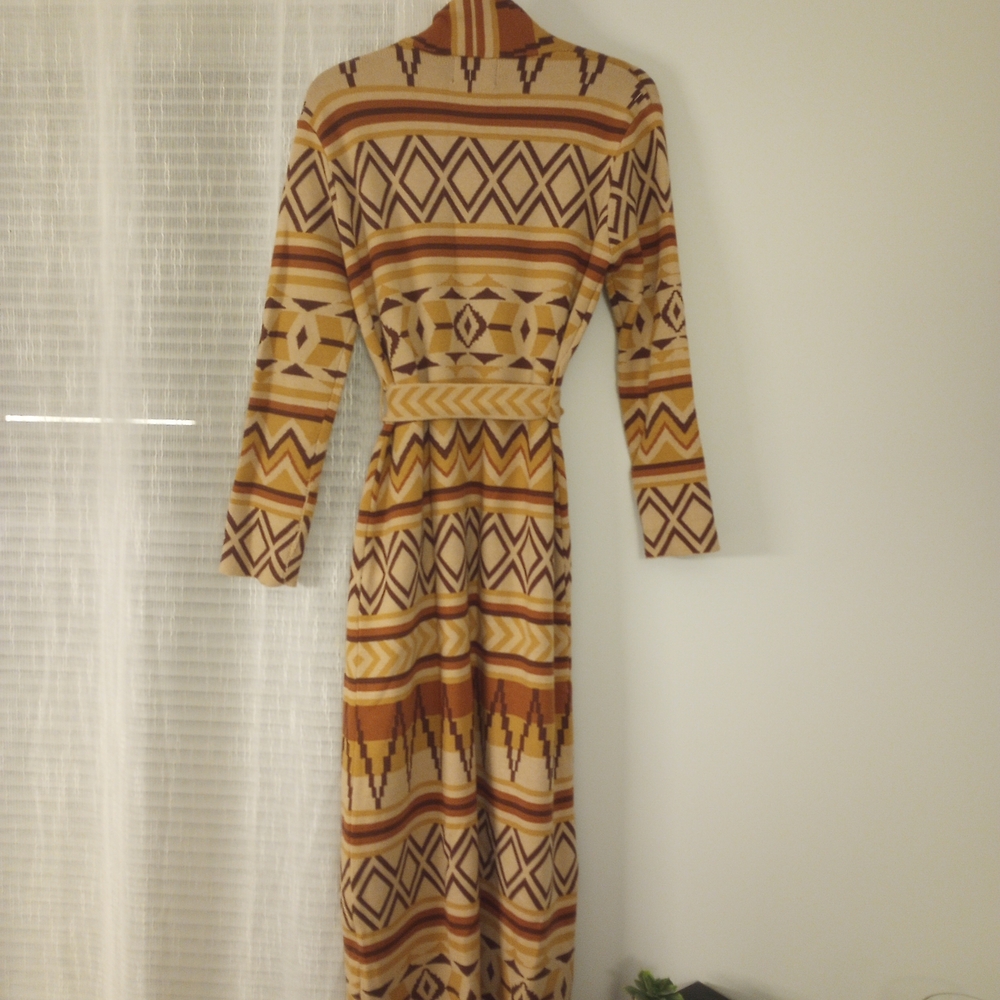 Aztec-Inspired Long Sleeve Dress in Earthy Tones - Picture 2 of 3